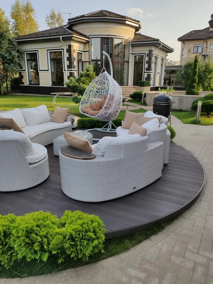 Терраса на берегу Волги